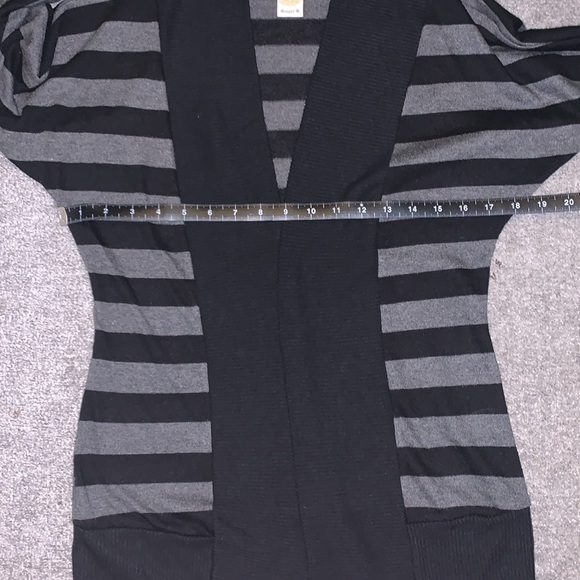 Cardigan with 3/4 sleeves. EUC - Picture 7 of 8